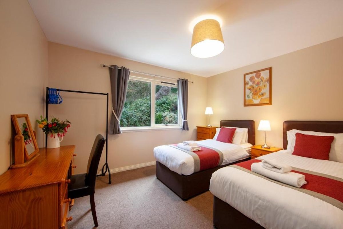 A twin bedroom at Wildwood
